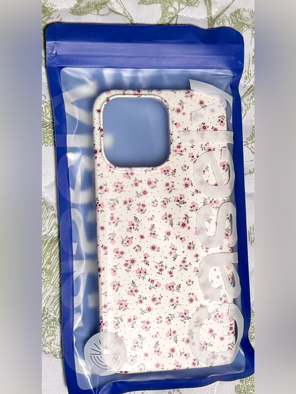 NWT Casely Cottage Charm iPhone 15 pro case